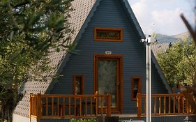 Verde Blu Bungalow